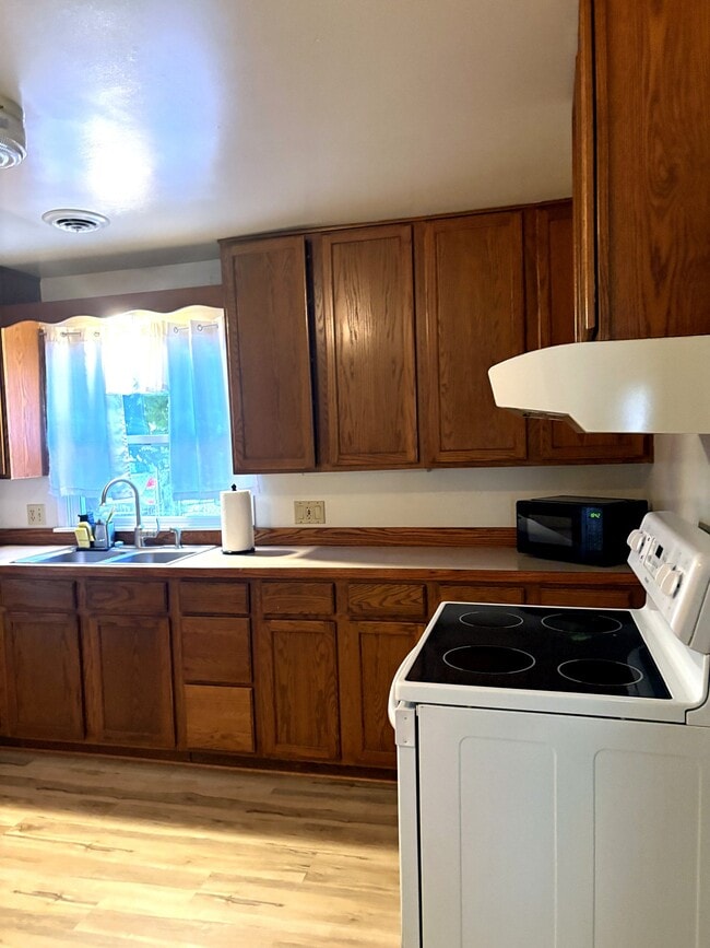 Building Photo - 3705 Burchfield Dr