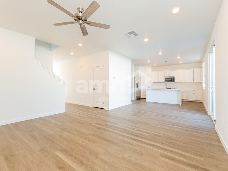 Building Photo - 2348 Devin Ave