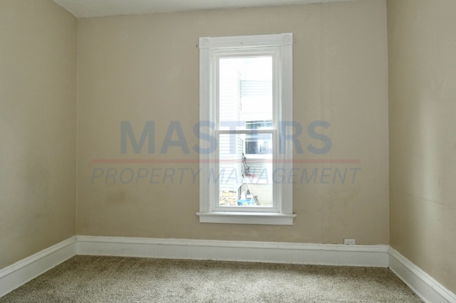 Building Photo - 834 Prouty Ave