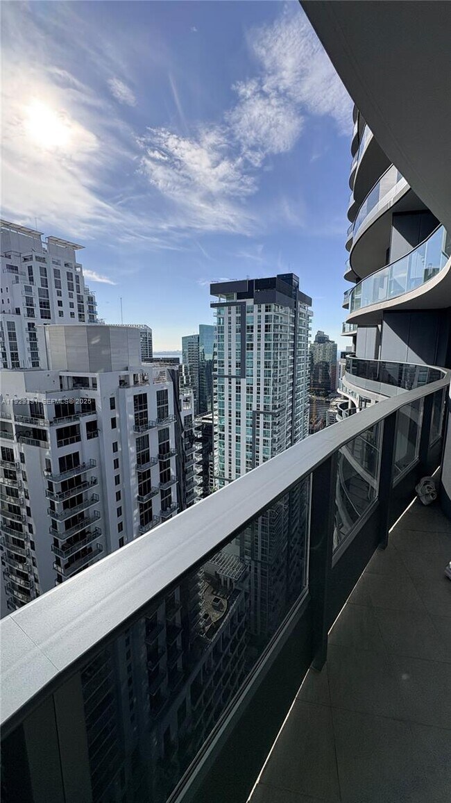 Building Photo - 1000 Brickell Plaza