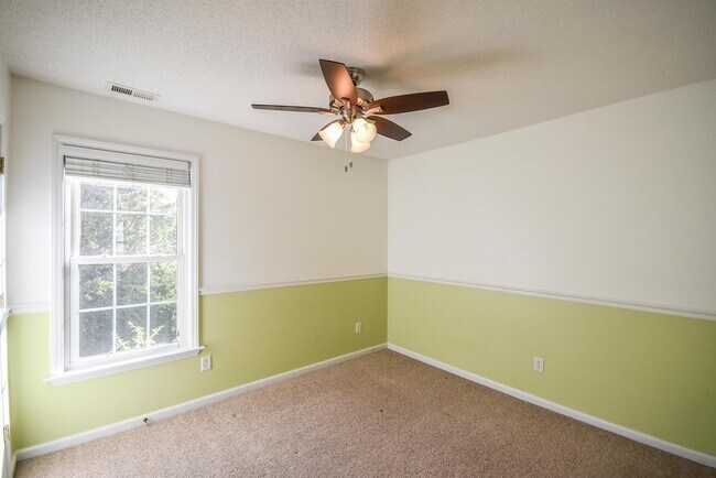 Building Photo - 144 Vail Ct