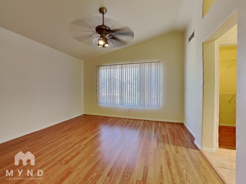 Building Photo - 10524 W Almeria Rd