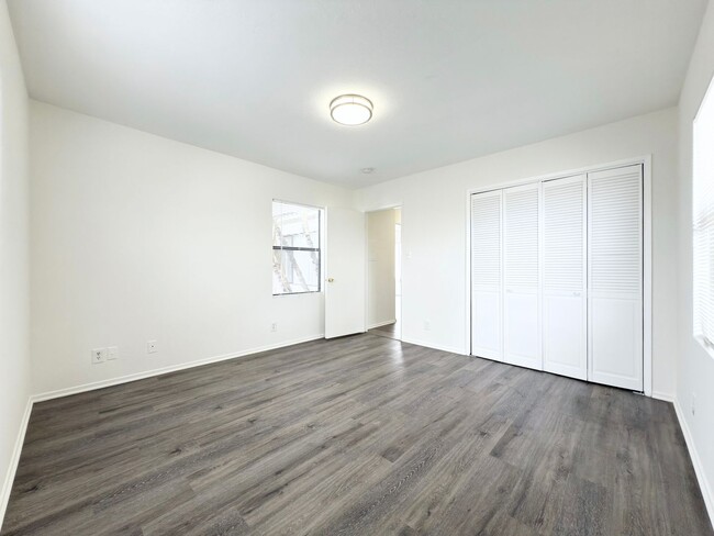 Building Photo - Spacious Lower Level w/ Yard and Garage!