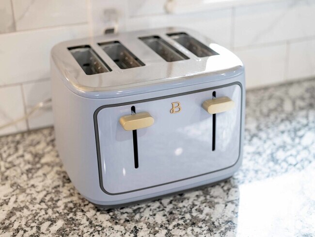 Building Photo - 201 N Dogwood St