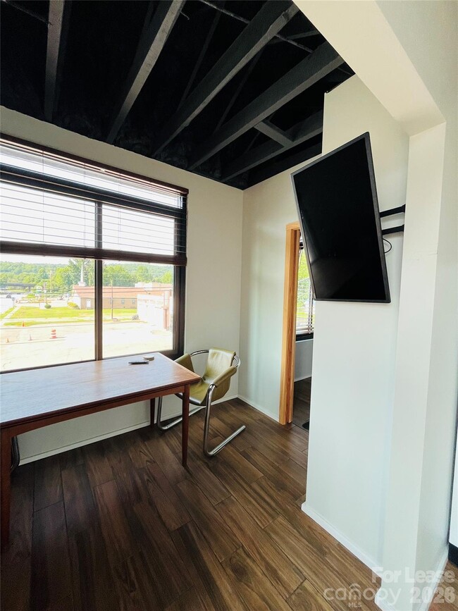 Building Photo - 274 Catawba Ave