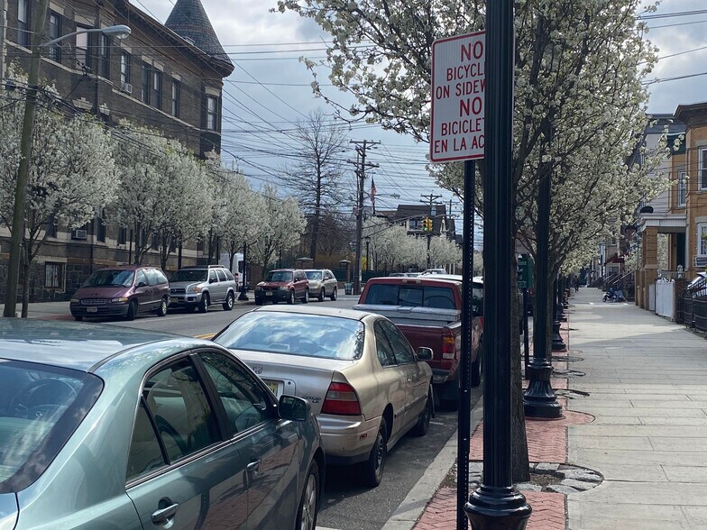 Front Street - 2413 New York Ave