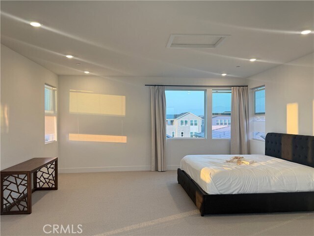 Building Photo - 422 Clipper