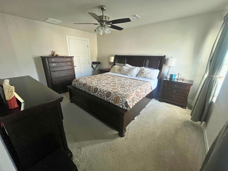 Master bedroom: 12 x 14'9" - 2736 Thornton Grove Blvd