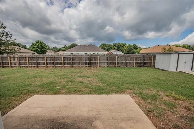 Building Photo - 325 Washburn Dr