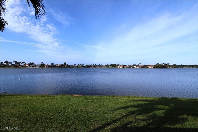 Building Photo - 2086 Grove Dr