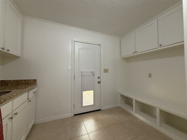 Building Photo - 5007 Shady Nook Ct