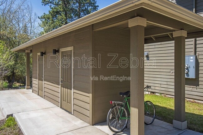 Building Photo - 5 SW Roosevelt Ave