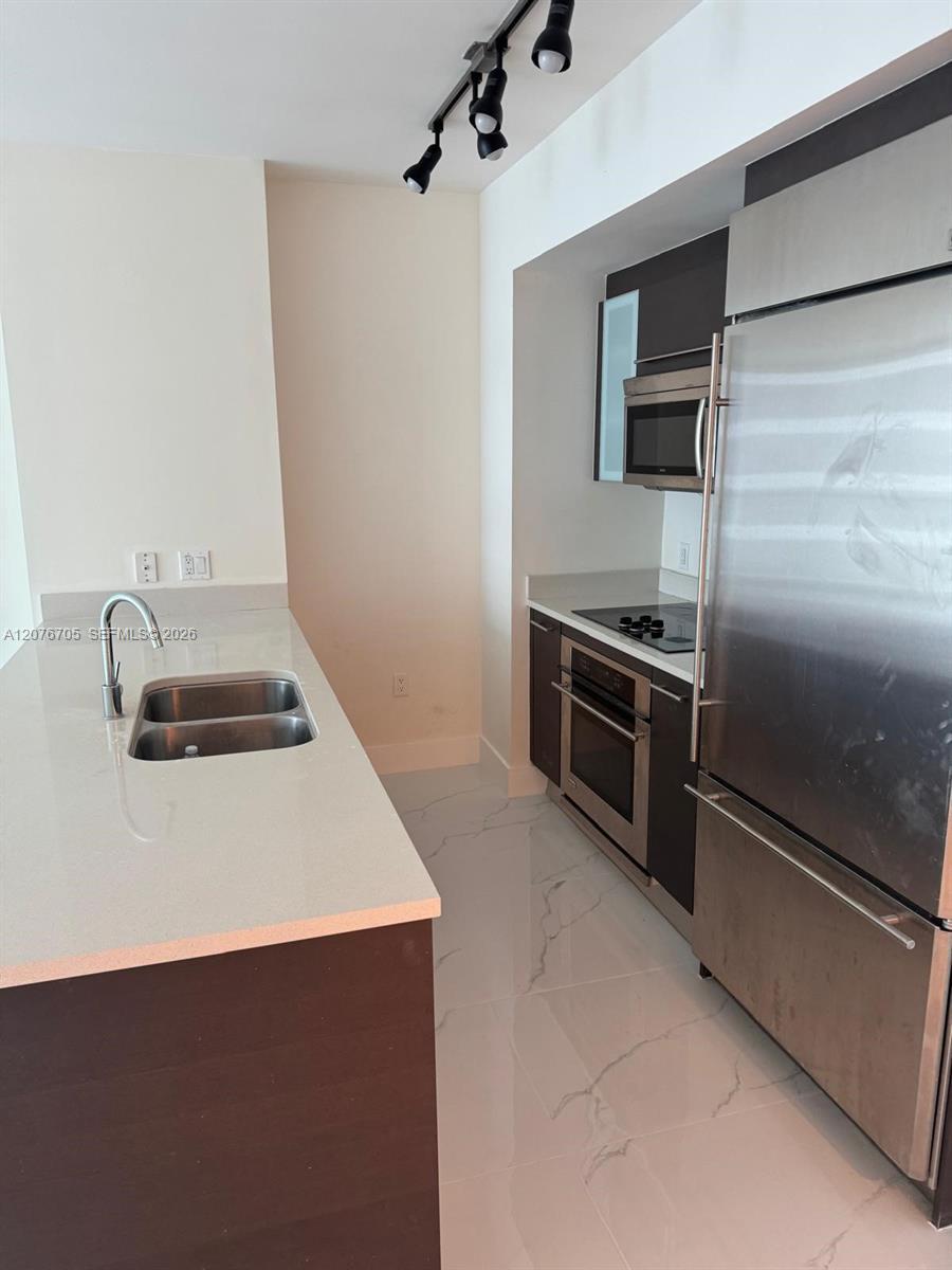 Building Photo - 500 Brickell Ave