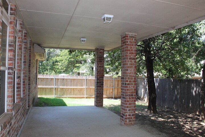 Building Photo - 14445 Timberdale Dr