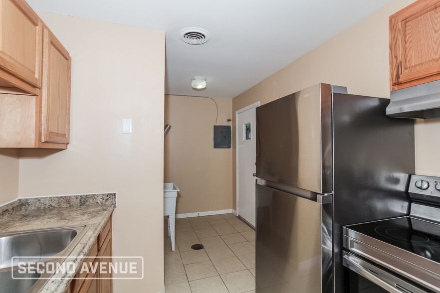 Building Photo - 3839 Standish Ave