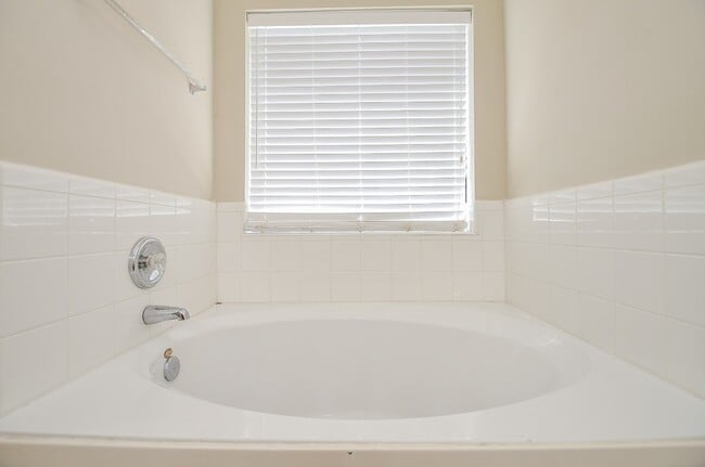 Building Photo - 21026 Bent Lake Dr