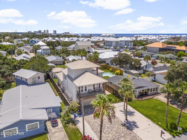 Building Photo - 407 Petrel St