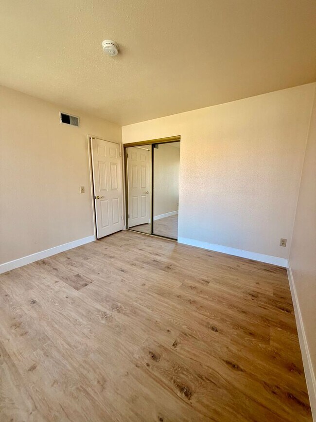 Building Photo - 228 Eagleview Pl