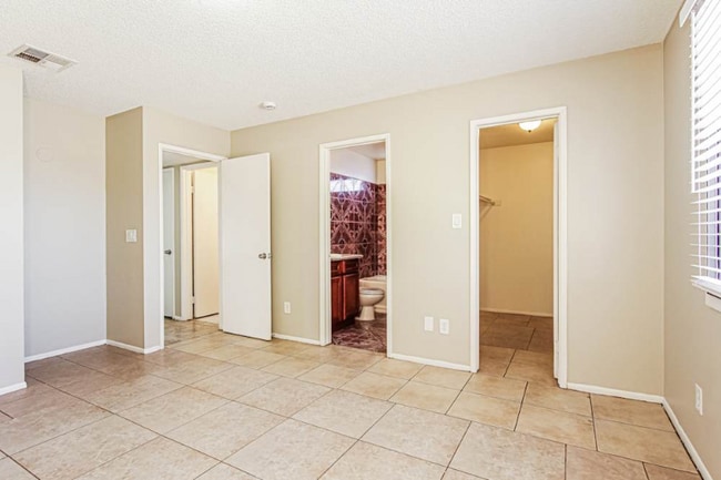 Building Photo - 6045-6S42 S 42nd St