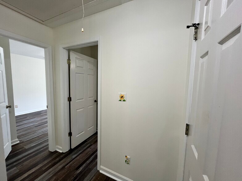 Building Photo - 10093 Fox Chase Dr