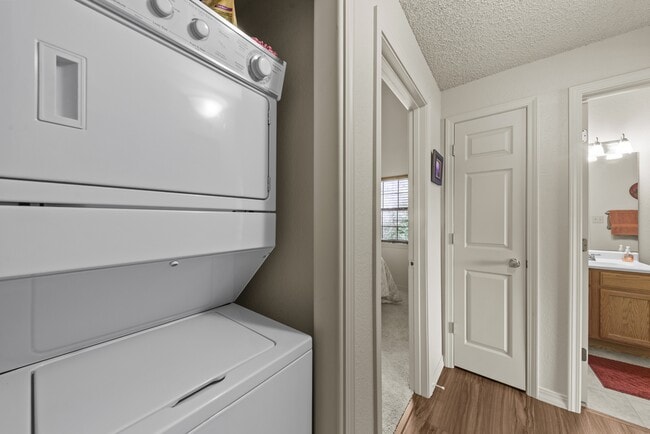 Building Photo - 101 Racquet Dr