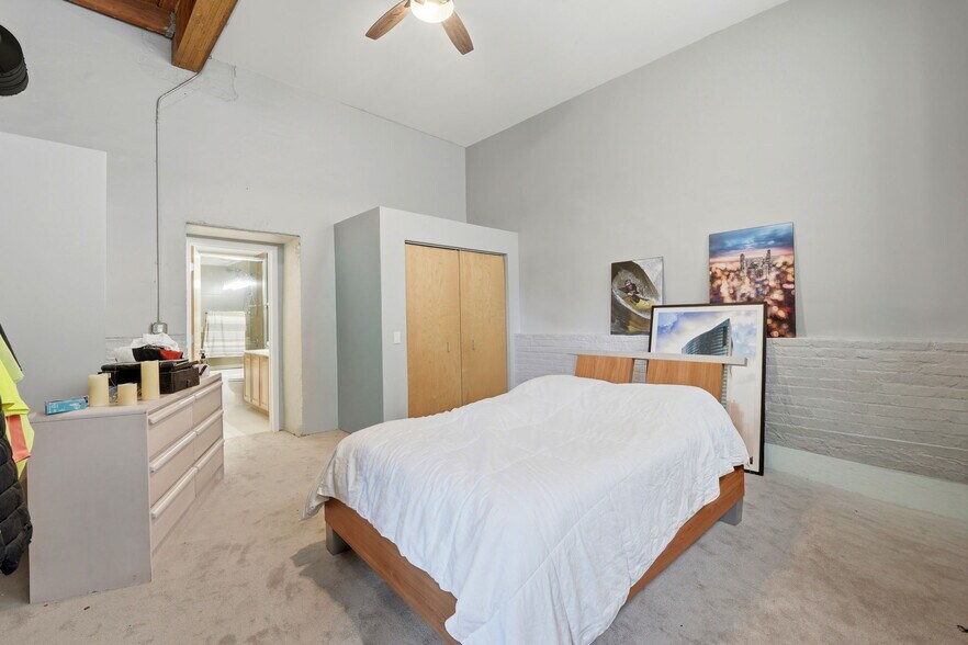 Building Photo - 1500 W Monroe St