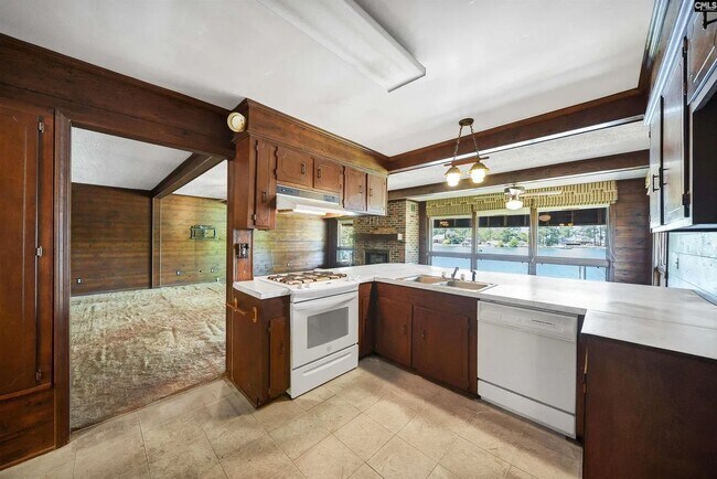 Building Photo - 212 S Lake Dr