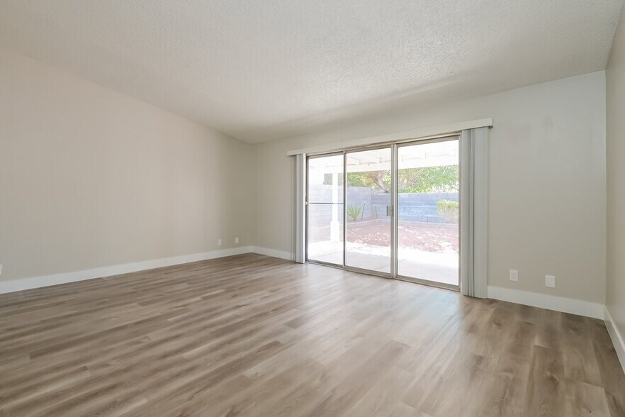 Building Photo - 1555 Calabria Dr