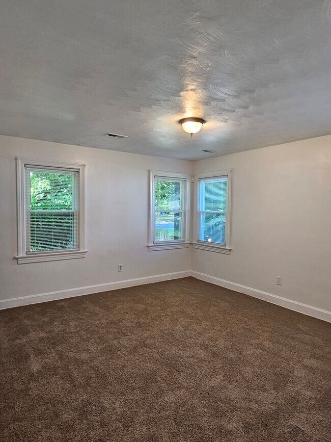 Building Photo - 348 Virginian Dr unit A