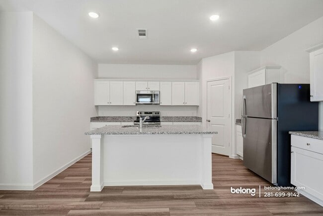 Building Photo - 10726 Sonny Trails Ct