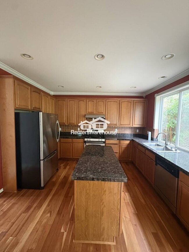 Building Photo - 4 Bedroom Maple Valley Home with a Bonus Room!