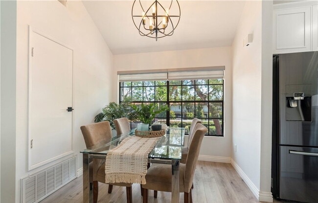 Building Photo - Clean and perfect One Bedroom Apartment