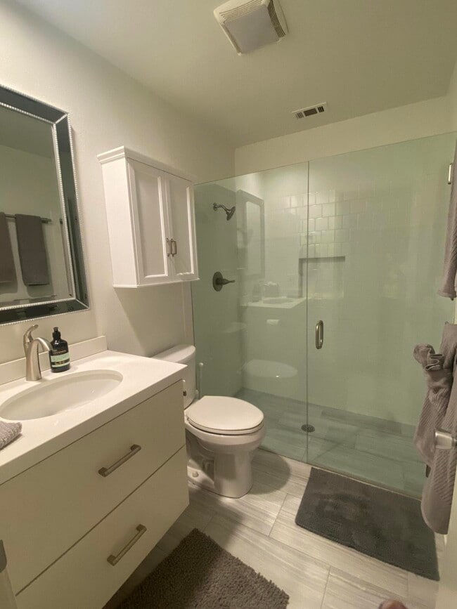 Building Photo - 55105 Oak-Hill