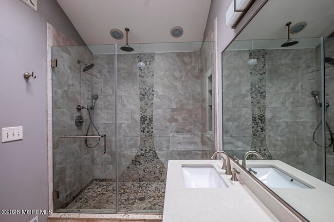 Building Photo - 614 Dow Ave