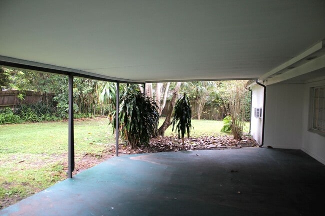 Building Photo - Spacious 4 Bedrooms and 2.5 bath FULLY REN...