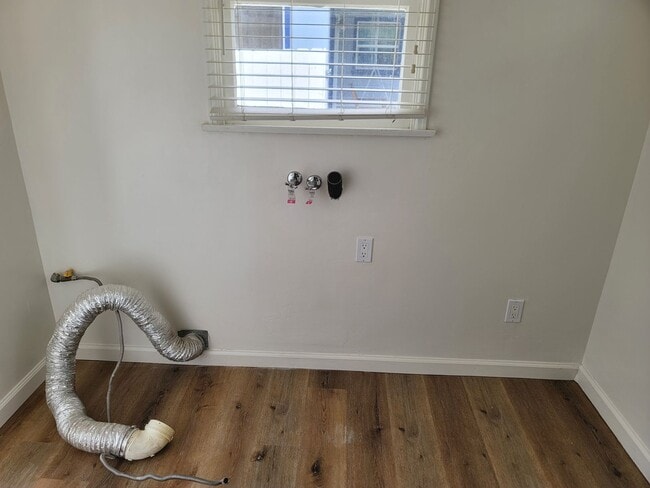 Building Photo - 422 N Shaffer St