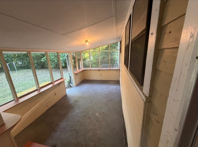 Building Photo - 832 Richmond St