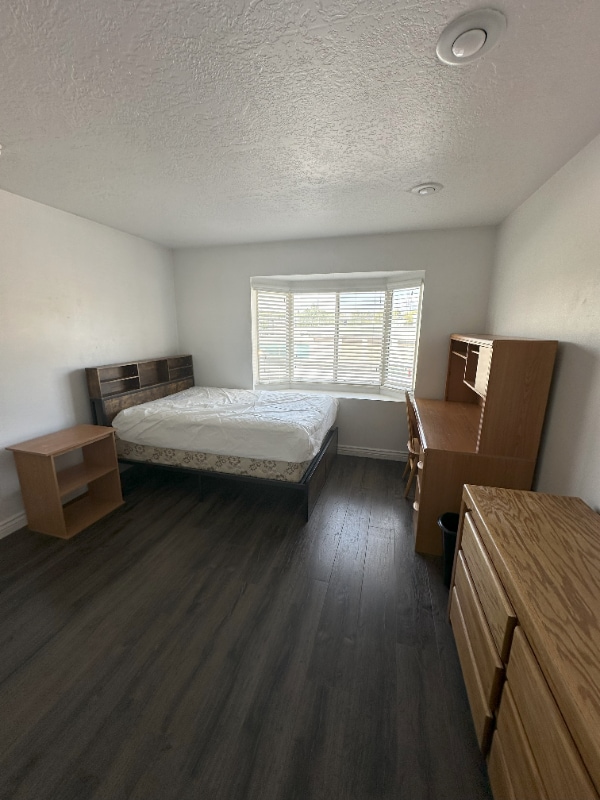 Building Photo - 1559 Riverside Ave