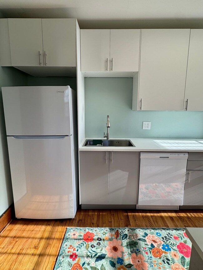Building Photo - Charming 4-Bedroom Home in Private Setting