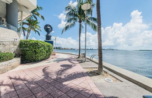 Building Photo - 335 S Biscayne Blvd