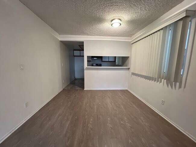 Building Photo - 611 S 6th St