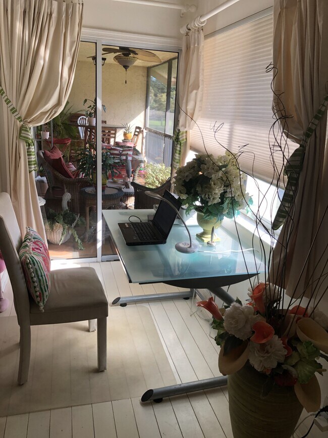 Building Photo - 7 Lexington Ln E