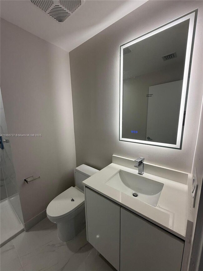 Building Photo - 700 NE 24th St