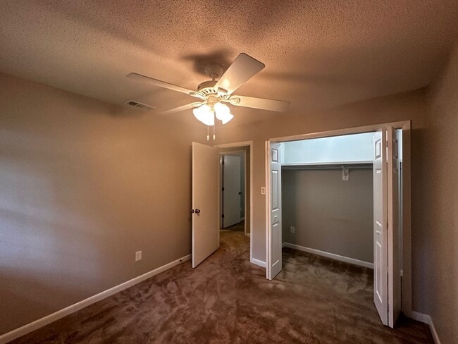 Building Photo - 263 N Villas Ct