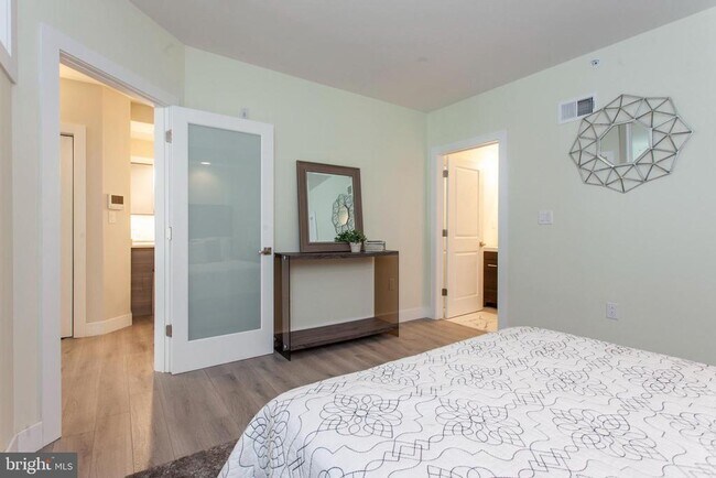 Building Photo - 1533 Parrish St