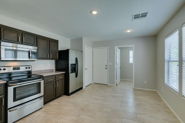 Building Photo - 2 bedroom + Den- Upgraded Flooring ready for immediate move in