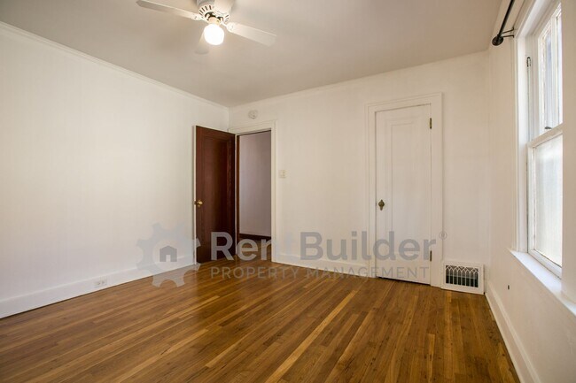 Building Photo - 1404 Marquette Pl NE