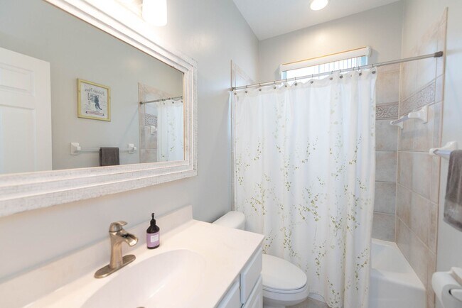 Building Photo - Beautiful Home in Satellite Beach including Lawncare and Community Pool