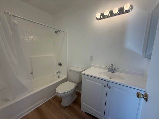 Building Photo - 17178 Chatsworth St