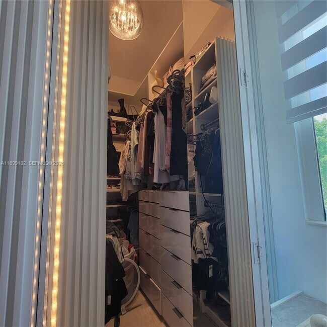 Building Photo - 10435 NW 66th St